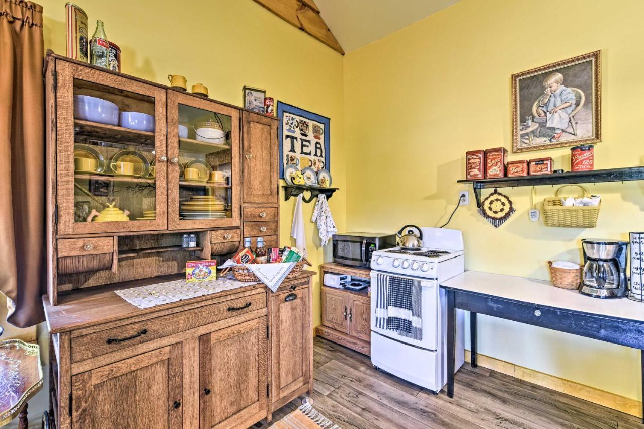 Honey House Cabin - A Quiet Countryside Retreat! Nappanee Exterior photo